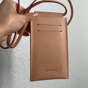 BUILDING BLOCK IPHONE SLING IN VEG TAN & TASSEL